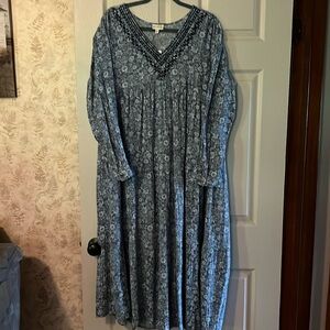 Wonderly  Blue Flower Maxi PL size Never worn Dress